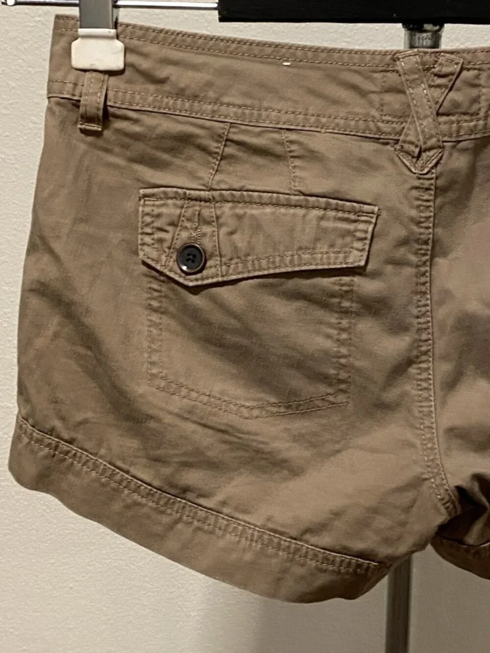 Maurices Womens Size 5/6 Chino Shorts Brown 34X4”